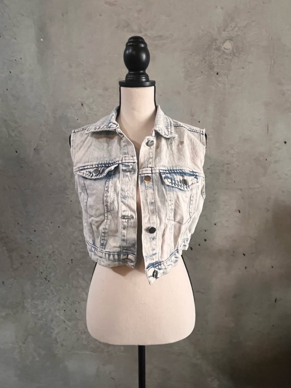 Cropped Light Wash Denim Vest - Sleeveless Jacket